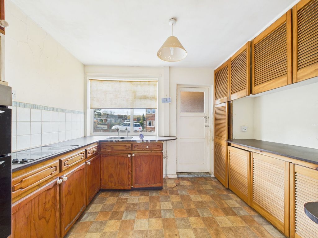 Property photo 3 of 12 Kitchen
