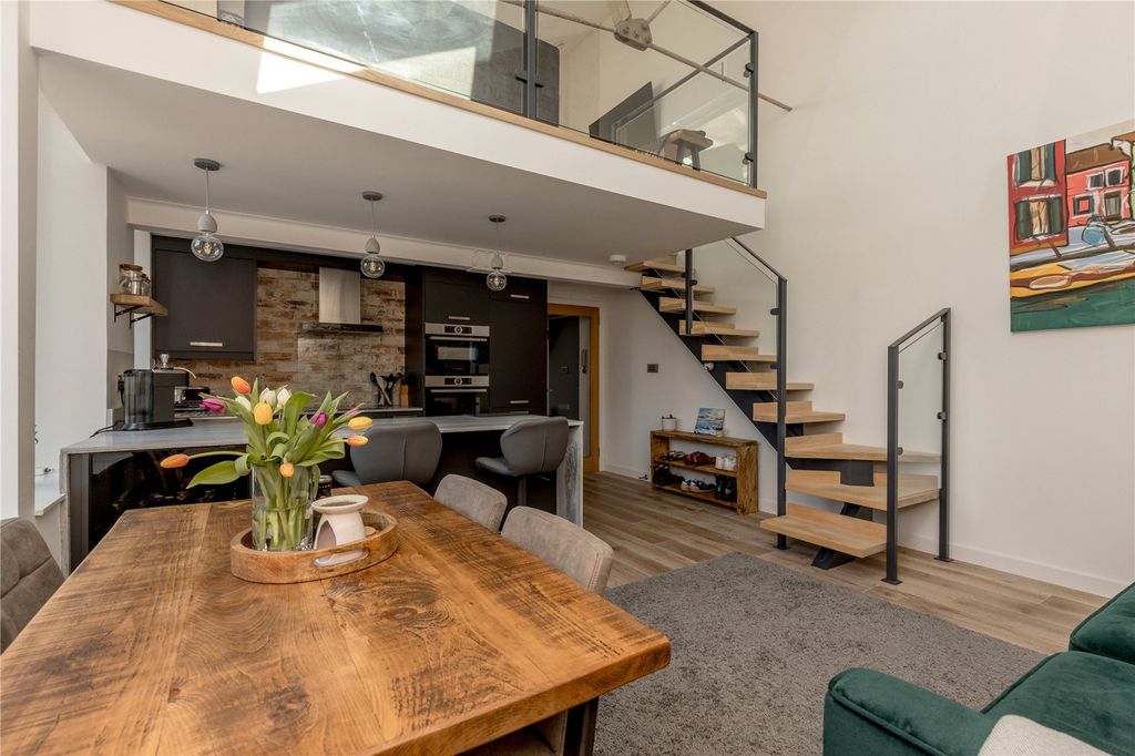 Property photo 3 of 18 Picture 3