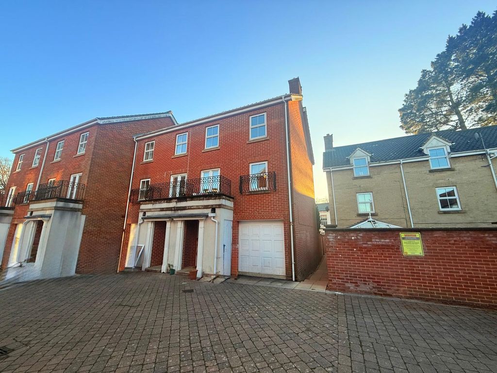 Property photo 1 of 18 Image