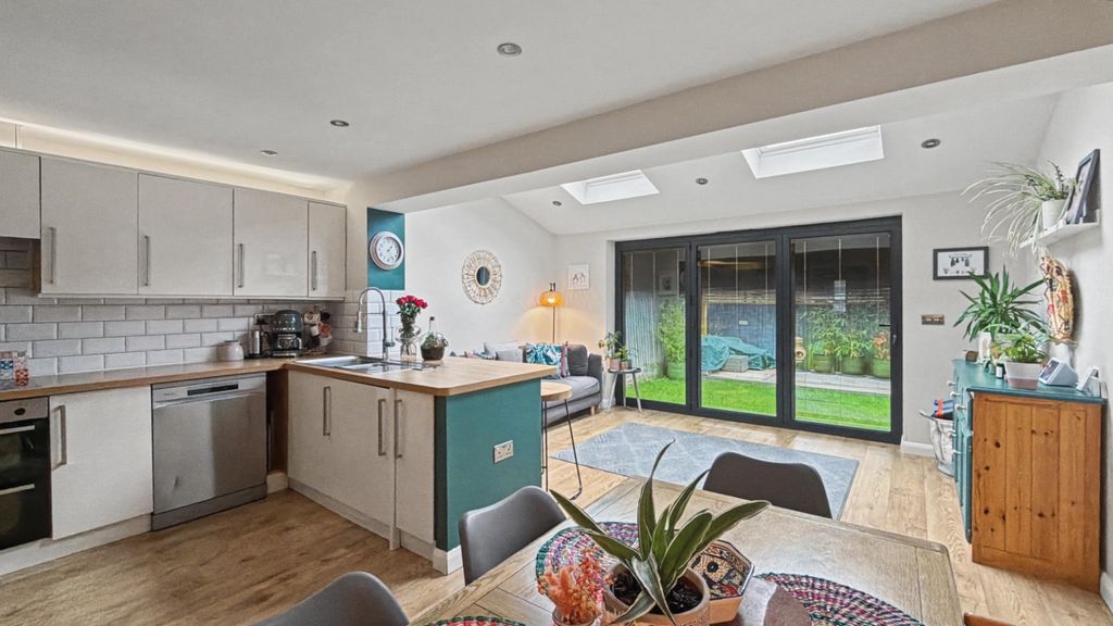 Property photo 2 of 20 4823083