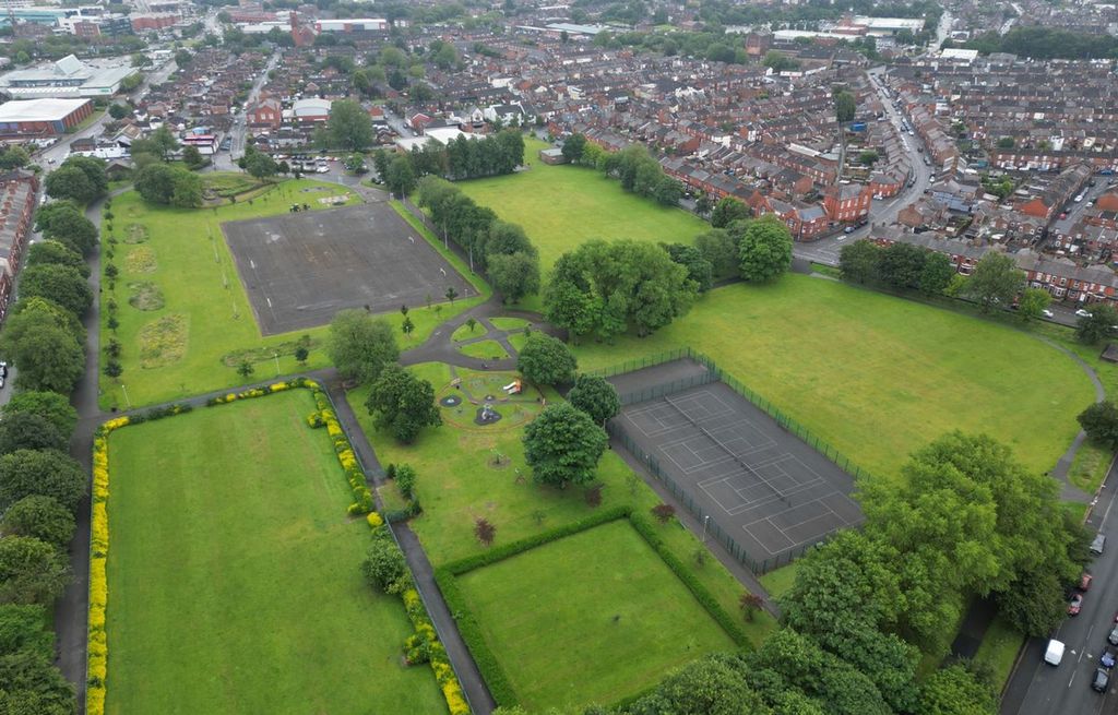 Property photo 2 of 23