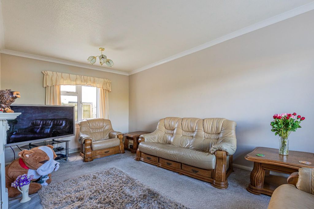 Property photo 3 of 25 Castle Avenue 1-11.Jpg