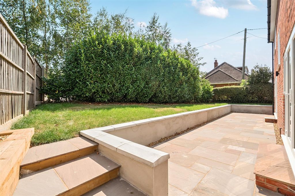 Property photo 3 of 19 Terrace / Garden