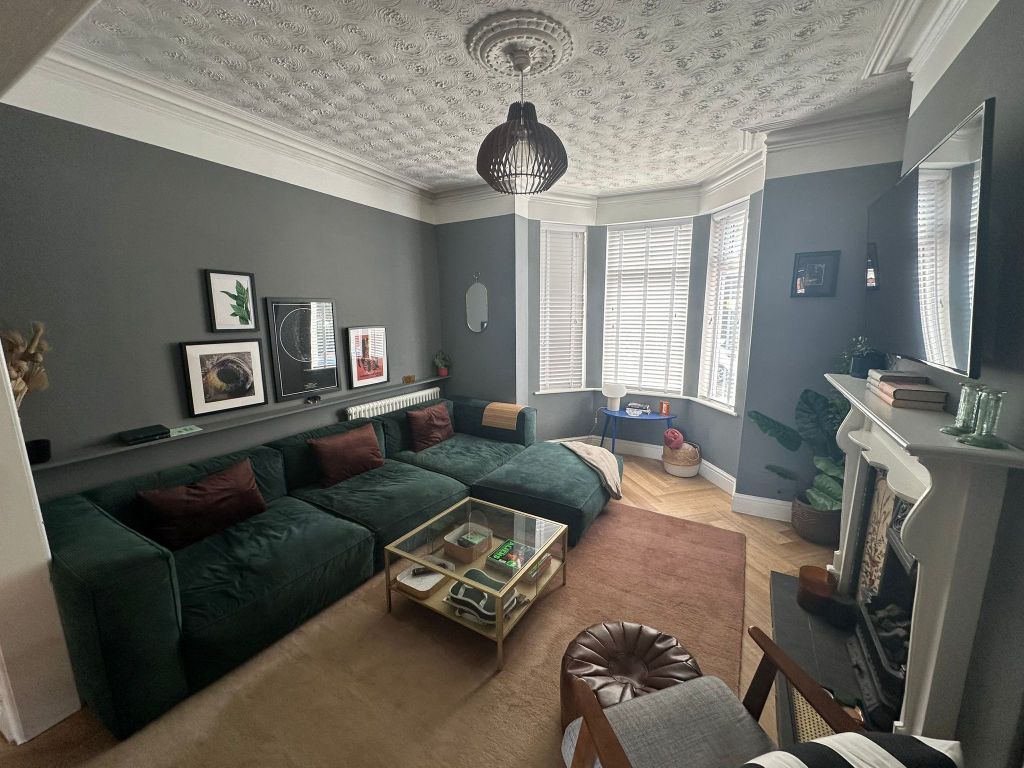 Property photo 2 of 12 Lounge