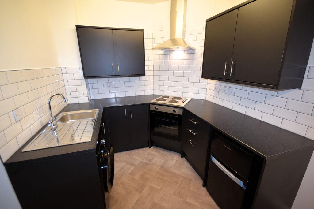 Property photo 3 of 7 Kitchen