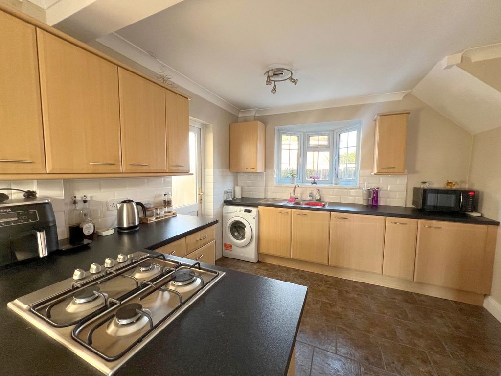Property photo 2 of 13 3730514