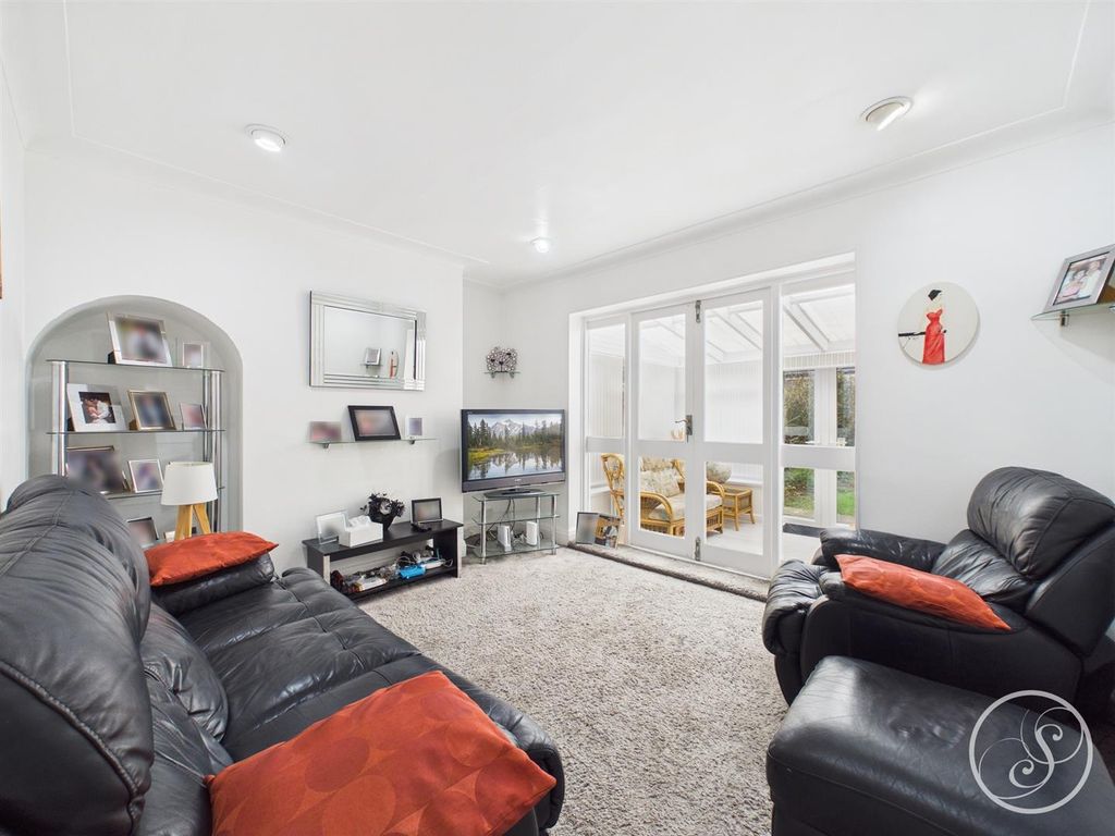 Property photo 2 of 17 Living Room