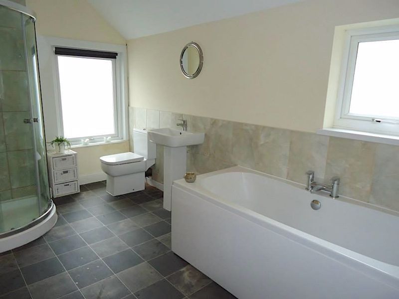 Property photo 1 of 8 Photo 7