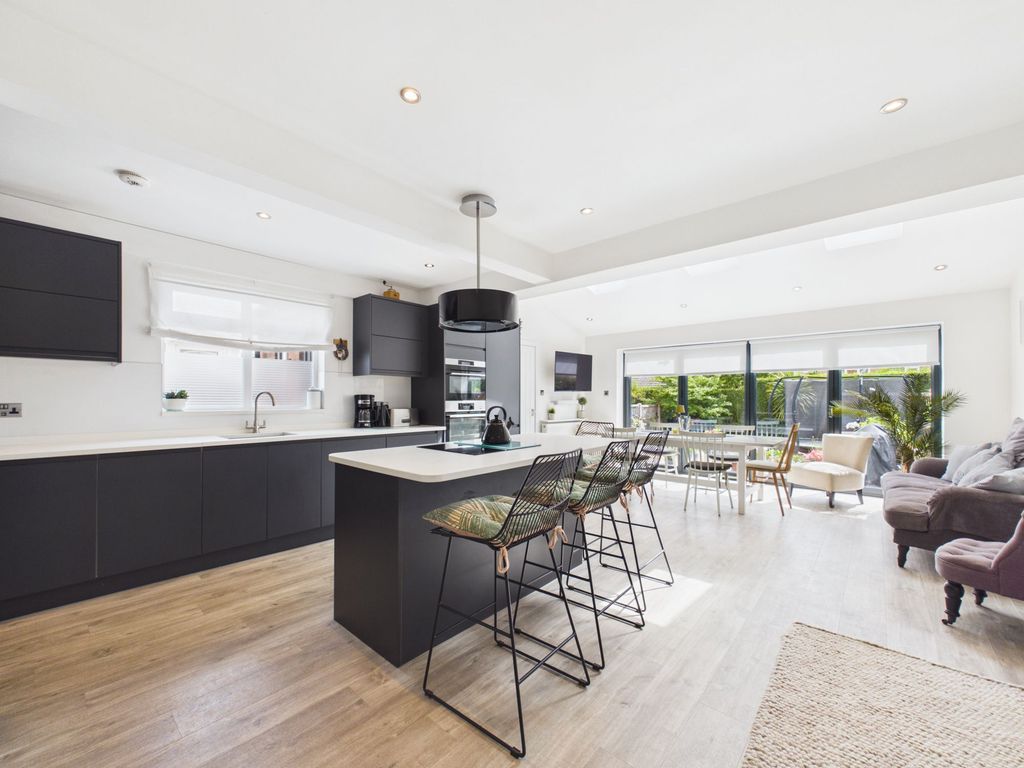Property photo 2 of 23 Open-Plan Living/Kitchen