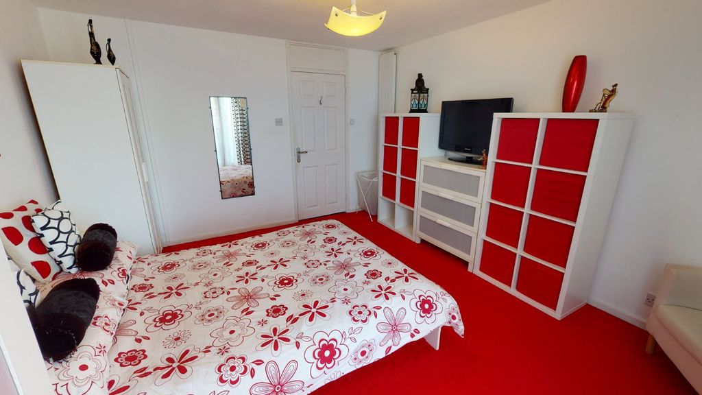 Property photo 1 of 5