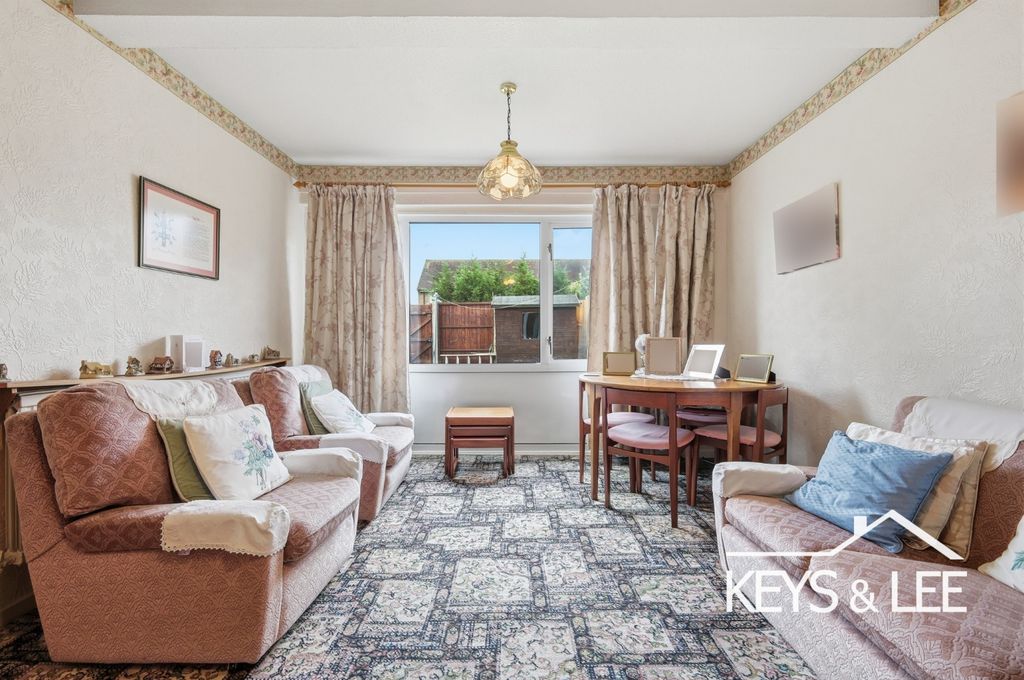 Property photo 3 of 8 4600373