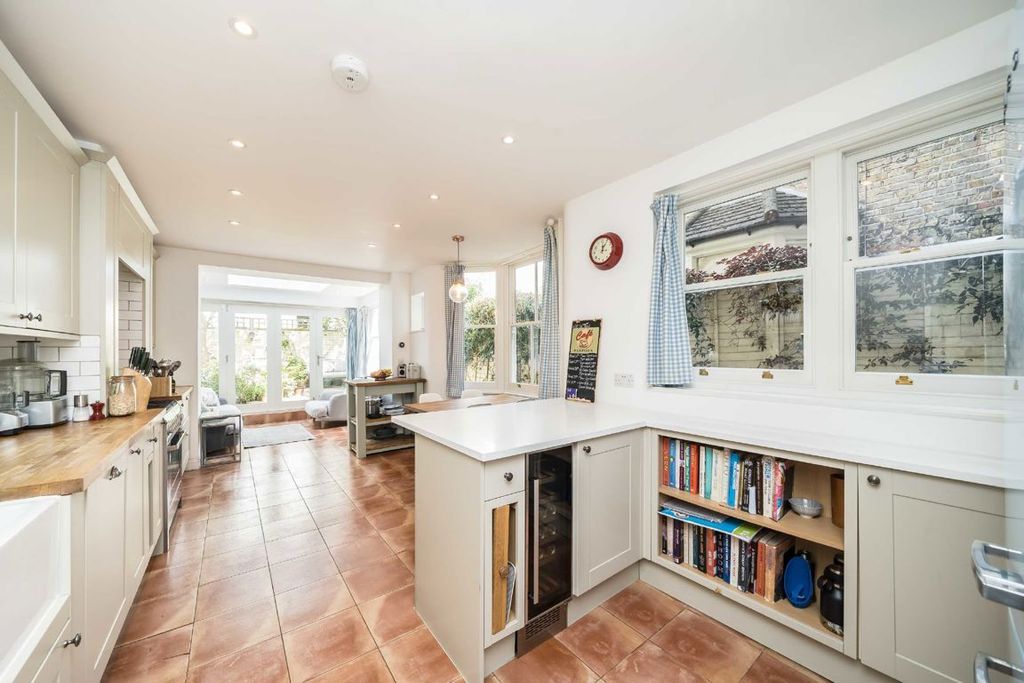 Property photo 3 of 12