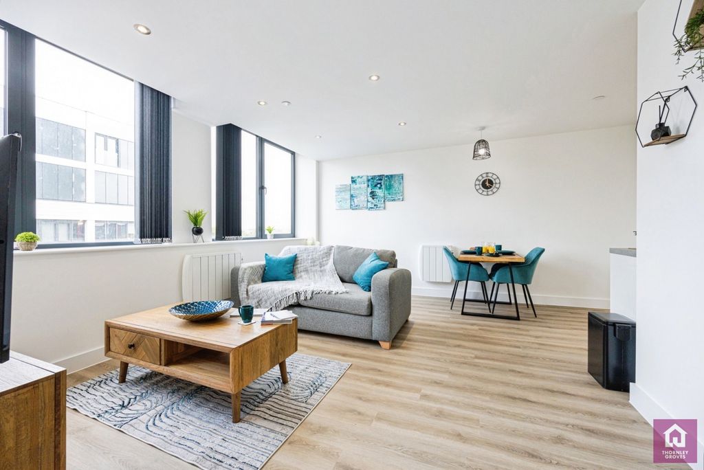 Property photo 3 of 18 Pbox-Img.Jpg