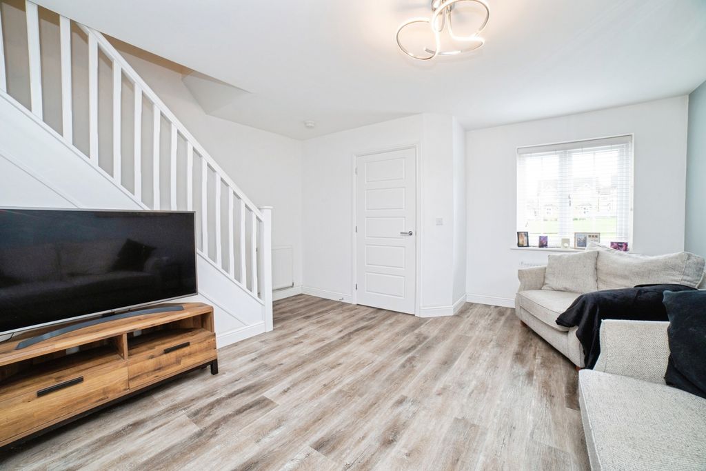 Property photo 3 of 15 Lounge