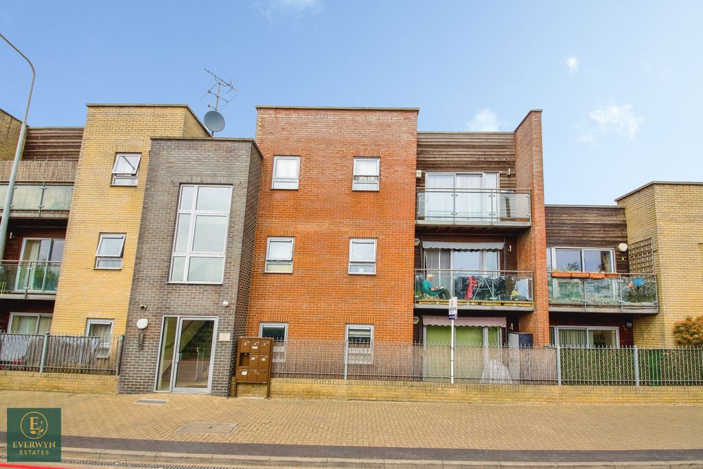 Property photo 2 of 20