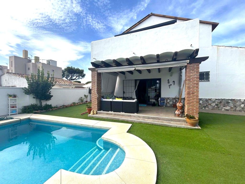 Property photo 1 of 20 Pool (4)