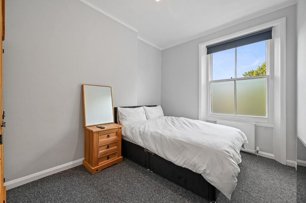 Property photo 3 of 10 Fbl - Elsham Road - Bedroom3 (1).Jpg