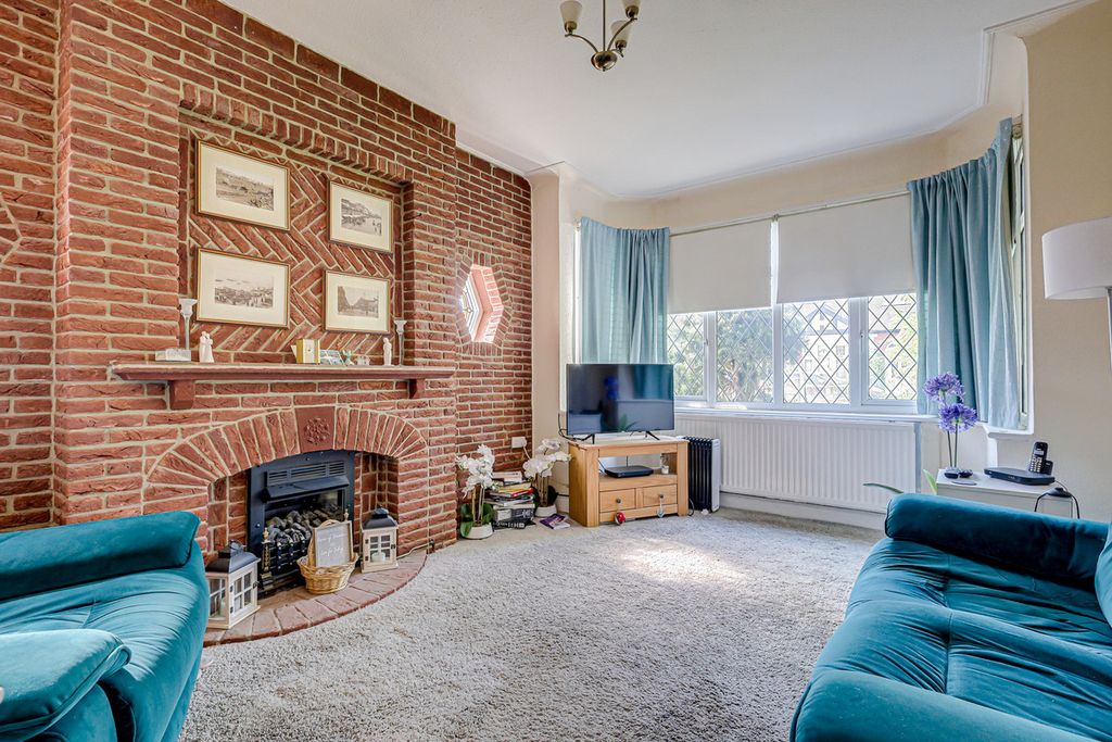 Property photo 2 of 19