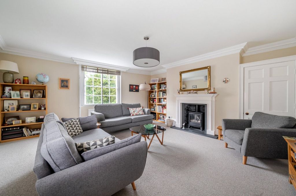 Property photo 3 of 16 Sitting Room