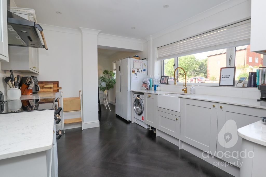 Property photo 3 of 16 4983769