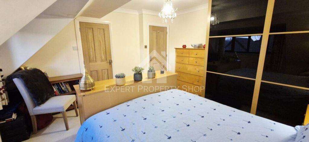 Property photo 3 of 33