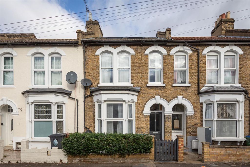 Property photo 1 of 21 Hazelwood Road, E17