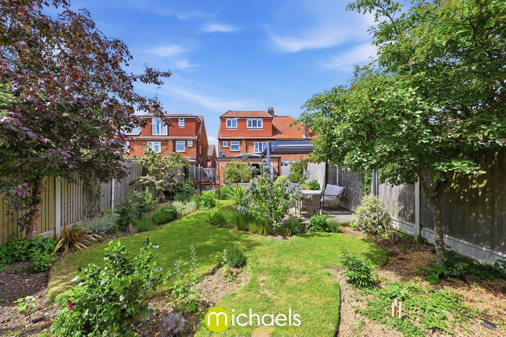 Property photo 2 of 33