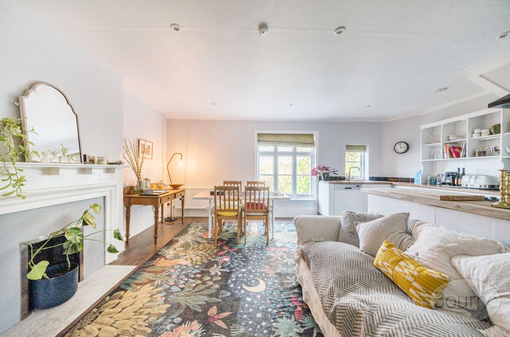 Property photo 3 of 22 2F4A8Cf9-978F-4De...