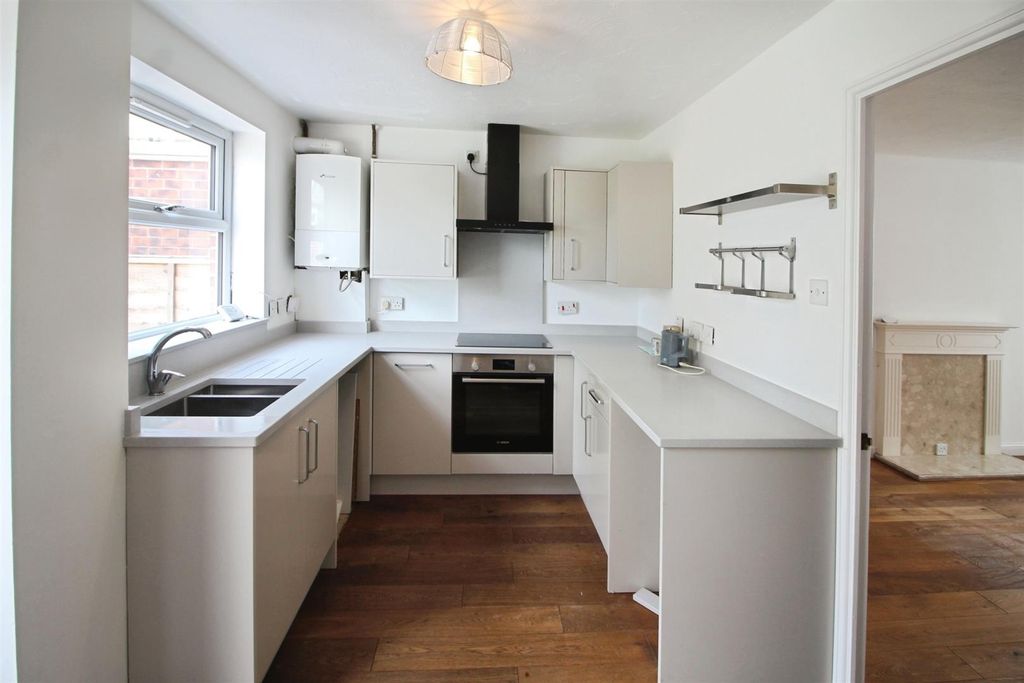 Property photo 2 of 10 Kitchen/Dining Room