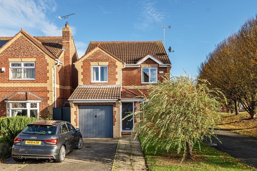 Property photo 1 of 12 Balintore Rise Outside Front