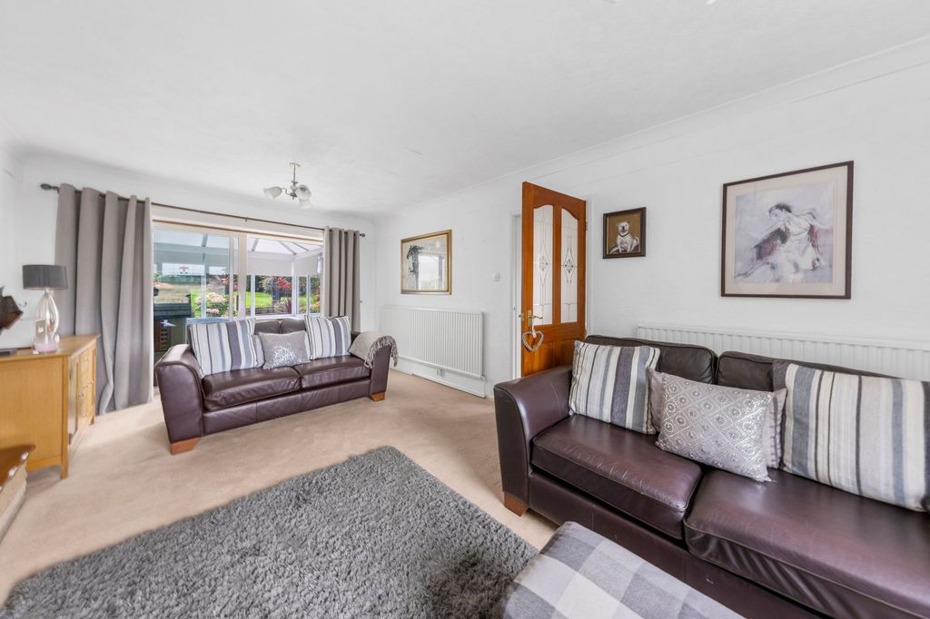 Property photo 2 of 25