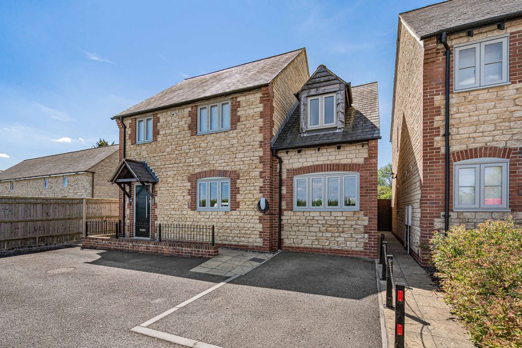 Property photo 1 of 37