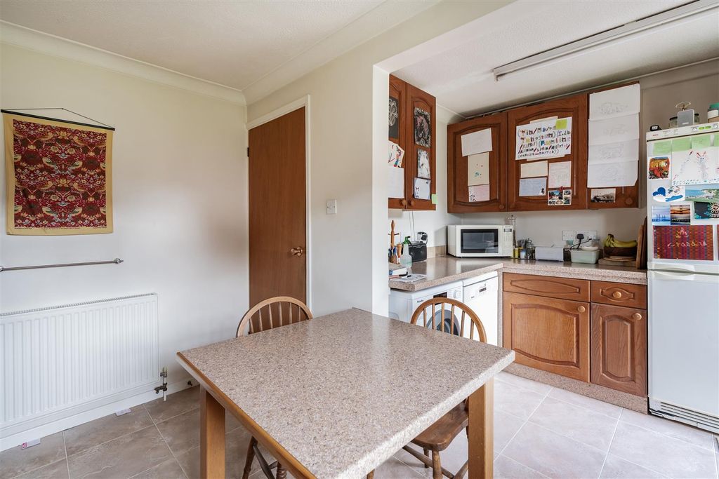 Property photo 2 of 21 Kitchen/Breakfast Area