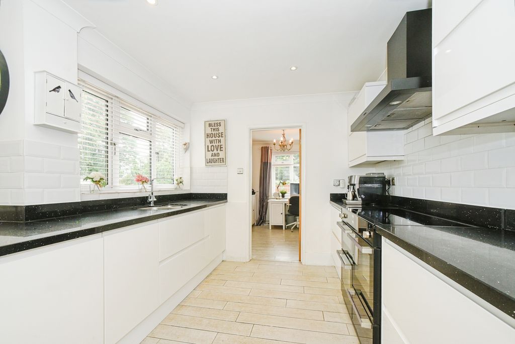 Property photo 2 of 14 Kitchen