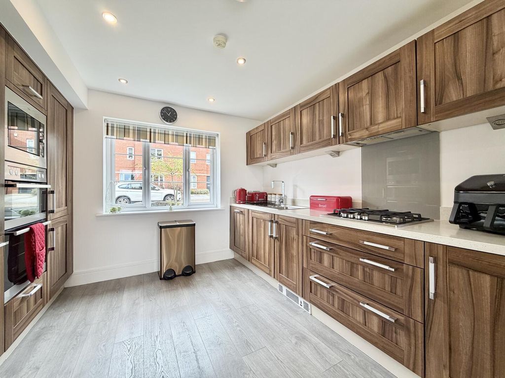 Property photo 3 of 25 Kitchen/Diner