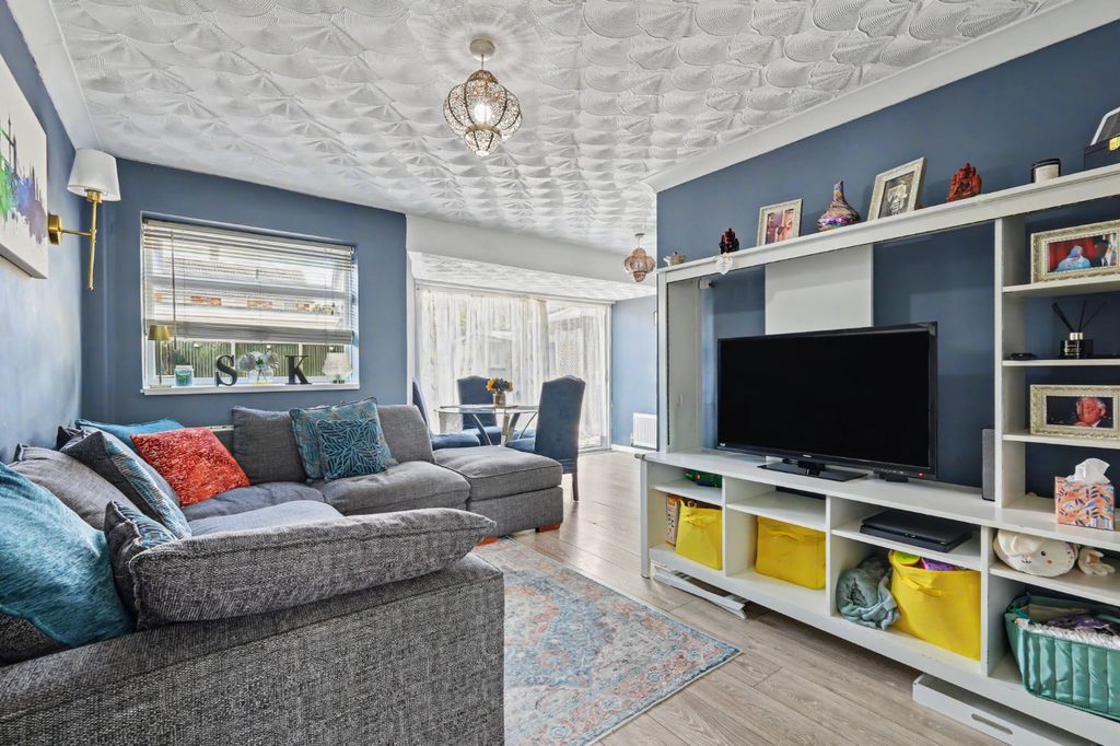 Property photo 2 of 17 5348663