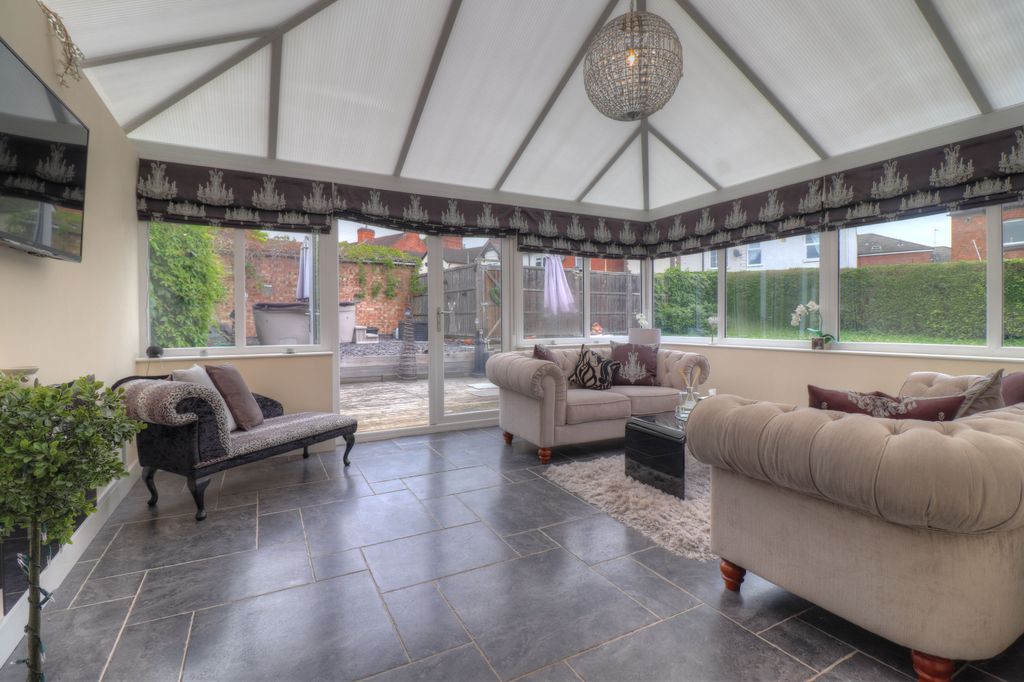 Property photo 2 of 24 Conservatory