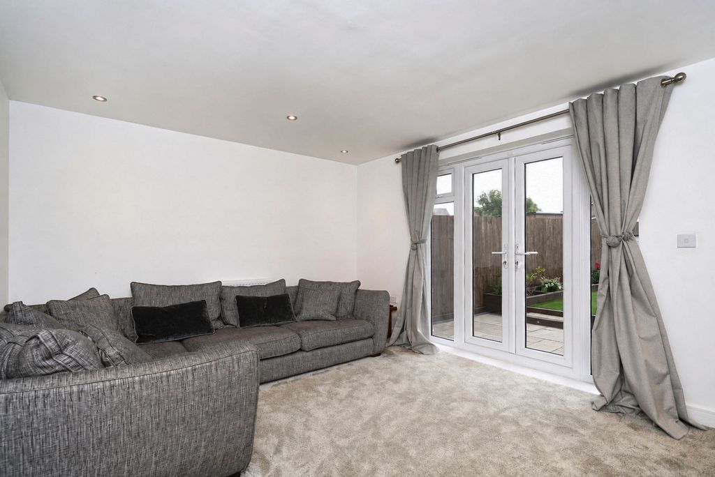 Property photo 2 of 40