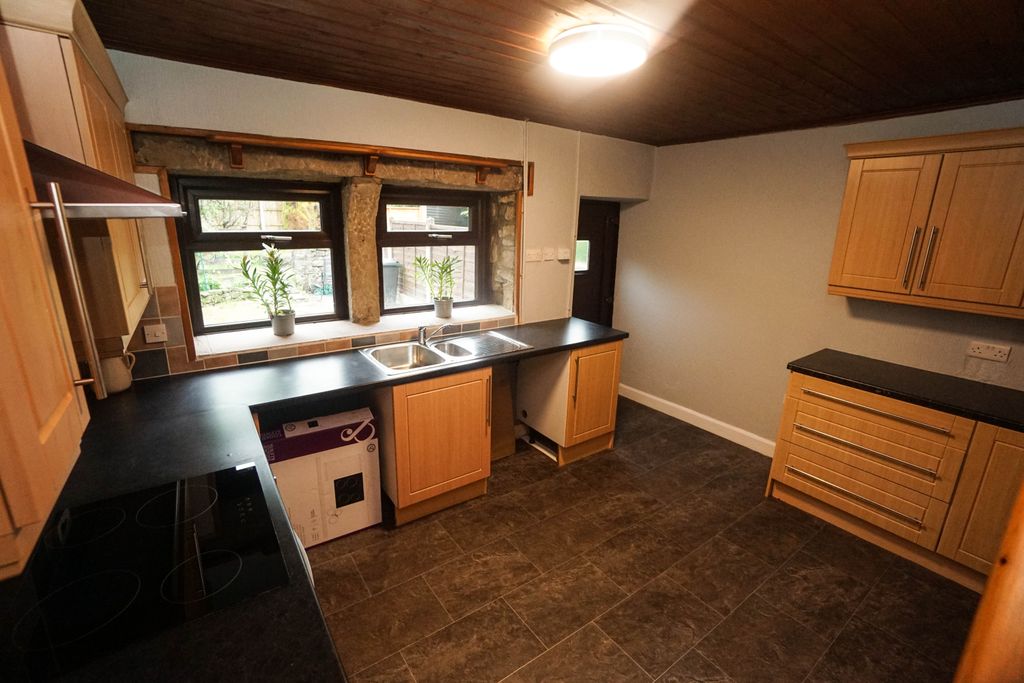 Property photo 3 of 12 Photo 11