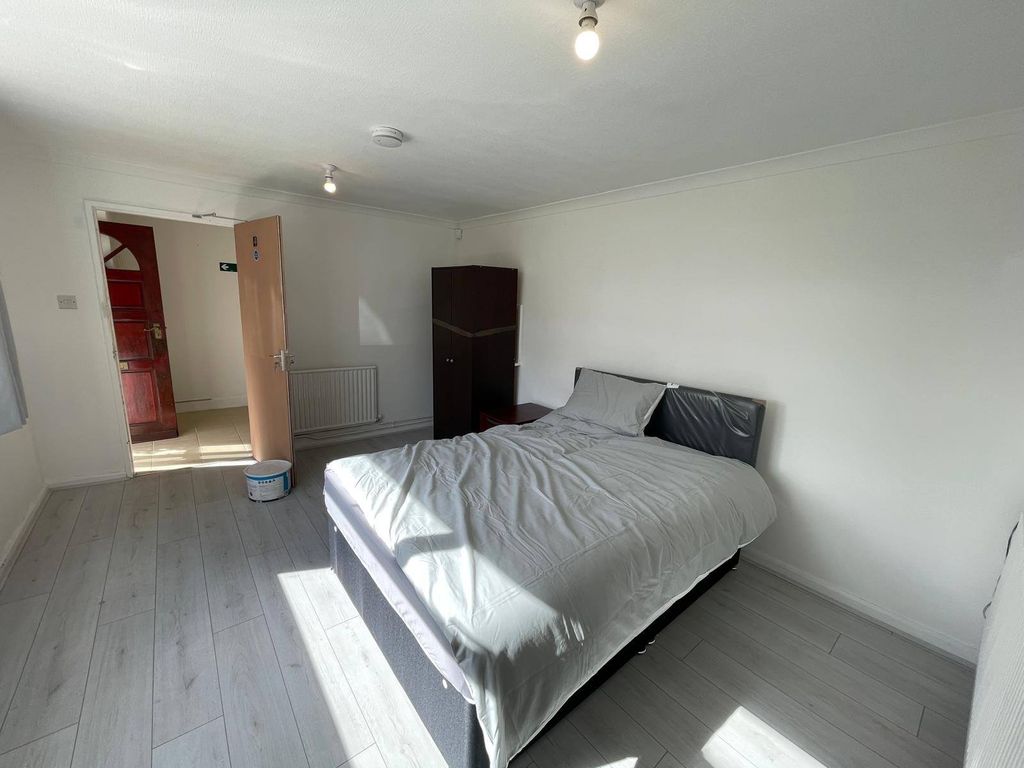 Property photo 3 of 16 Gallery