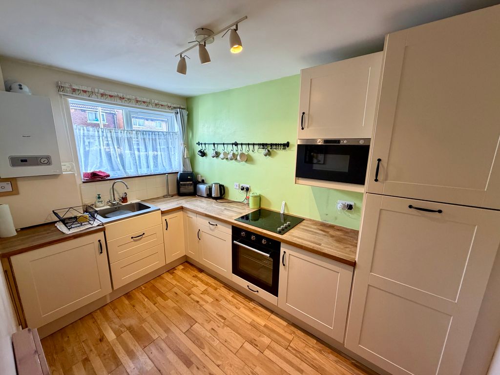 Property photo 2 of 12 Kitchen