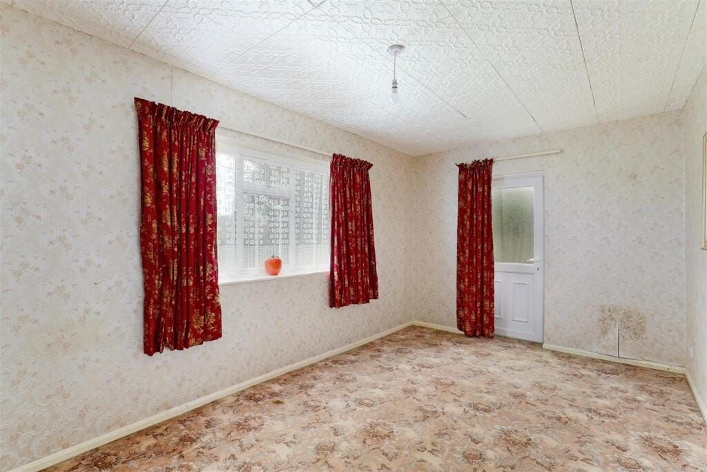 Property photo 2 of 32