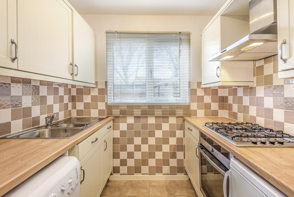 Property photo 2 of 9 Kitchen