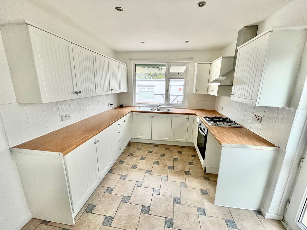 Property photo 2 of 16 Image