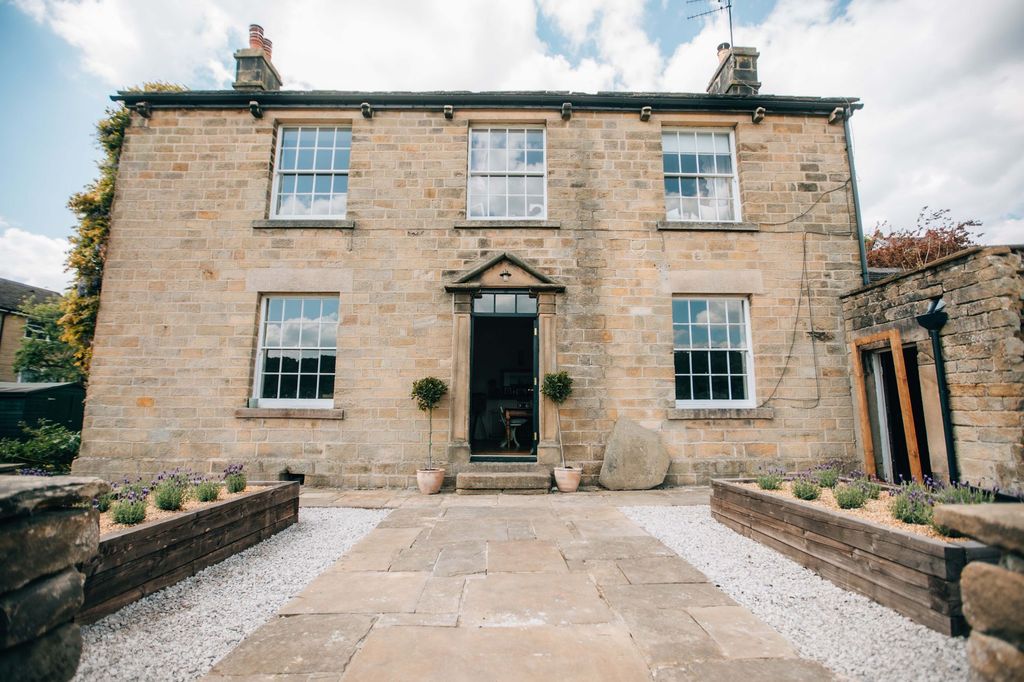 Property photo 1 of 68