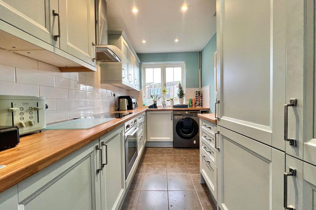 Property photo 2 of 17 Picture No. 16