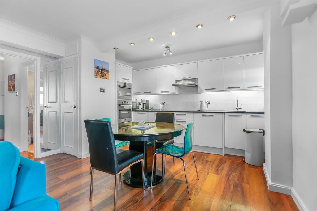 Property photo 3 of 23