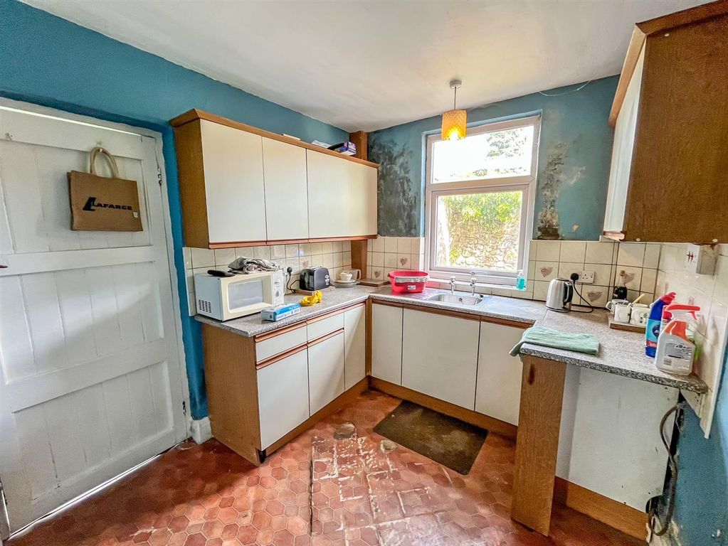 Property photo 3 of 16 Kitchen