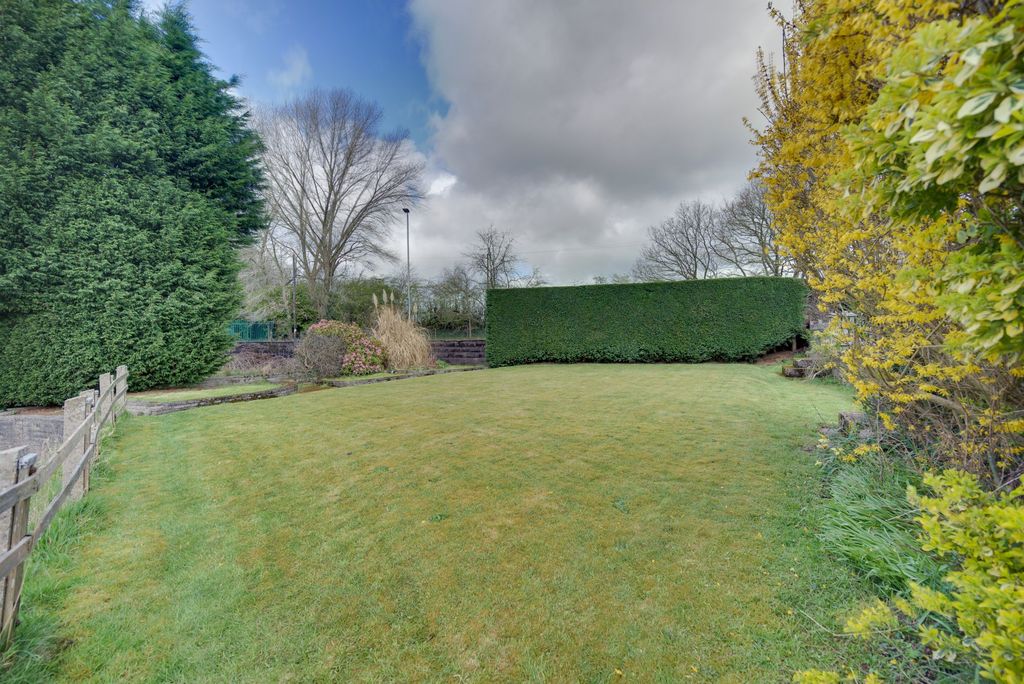 Property photo 2 of 31