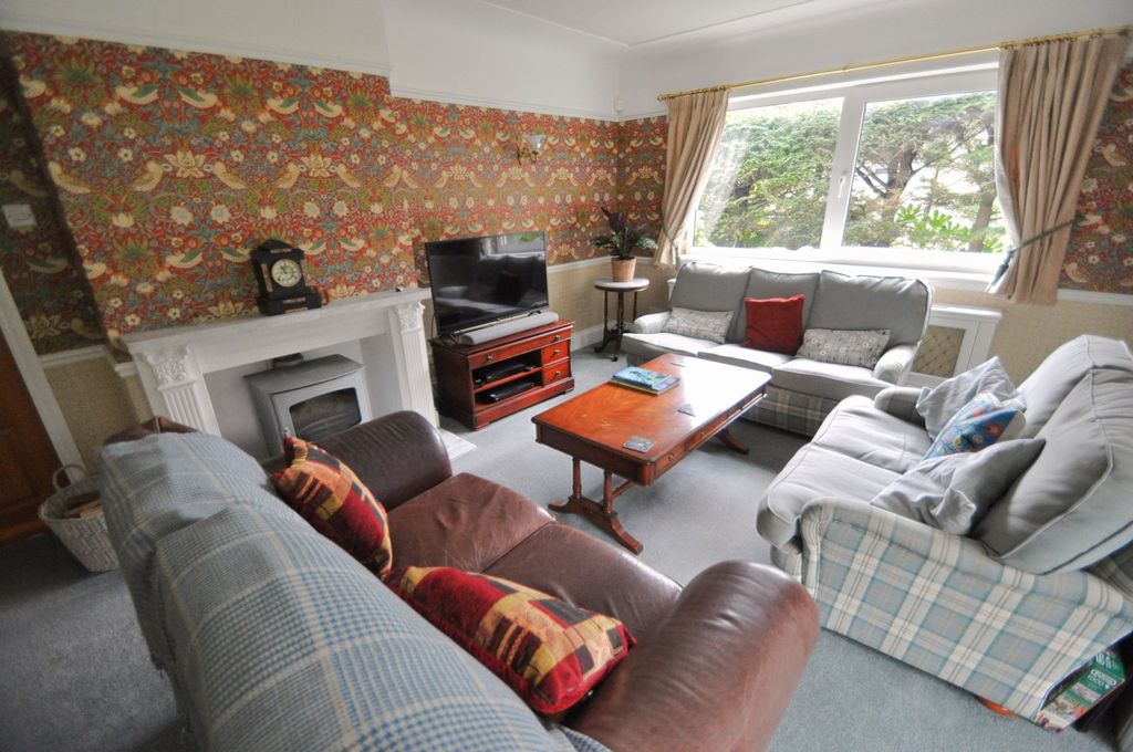 Property photo 3 of 49